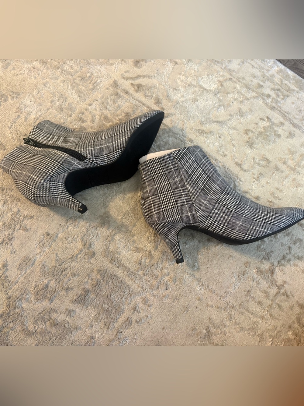 Simply Vera Plaid Pointed-Toe Ankle Boots - Gray NWOT
